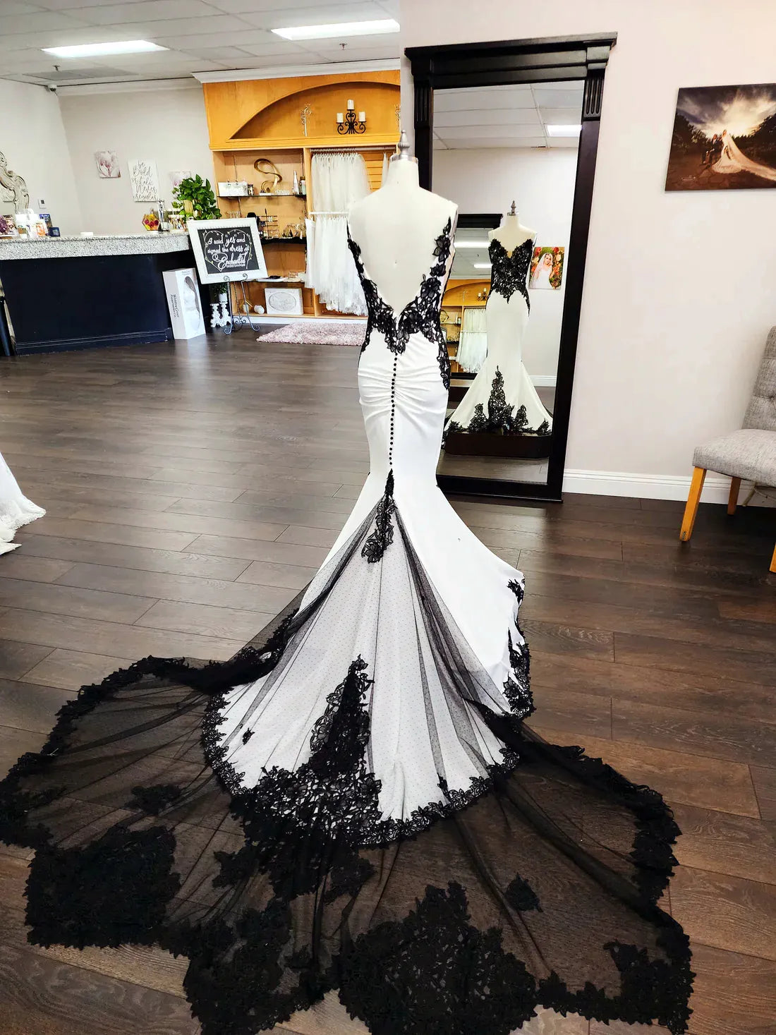 black and white lace mermaid dress Gothic Black /White Wedding Dress Strapless Lace Applique Mermaid Bridal Gowns