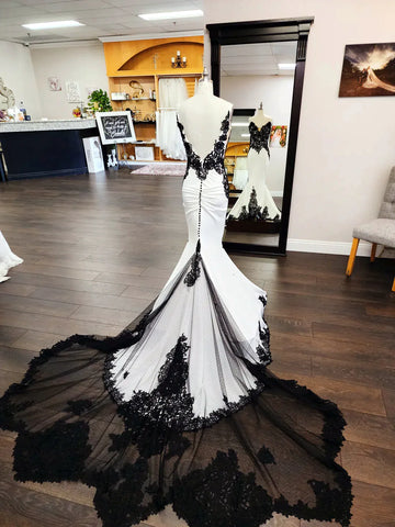 black and white lace mermaid dress Gothic Black /White Wedding Dress Strapless Lace Applique Mermaid Bridal Gowns