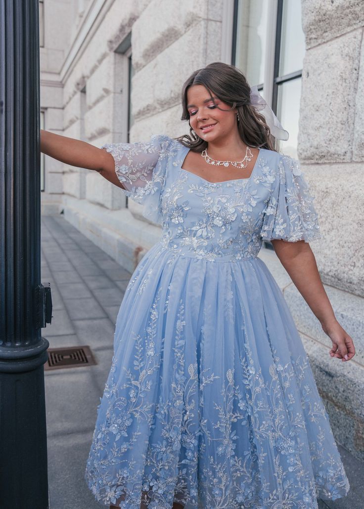 The Ultimate Guide to Plus-Size Wedding Guest Dresses: Style