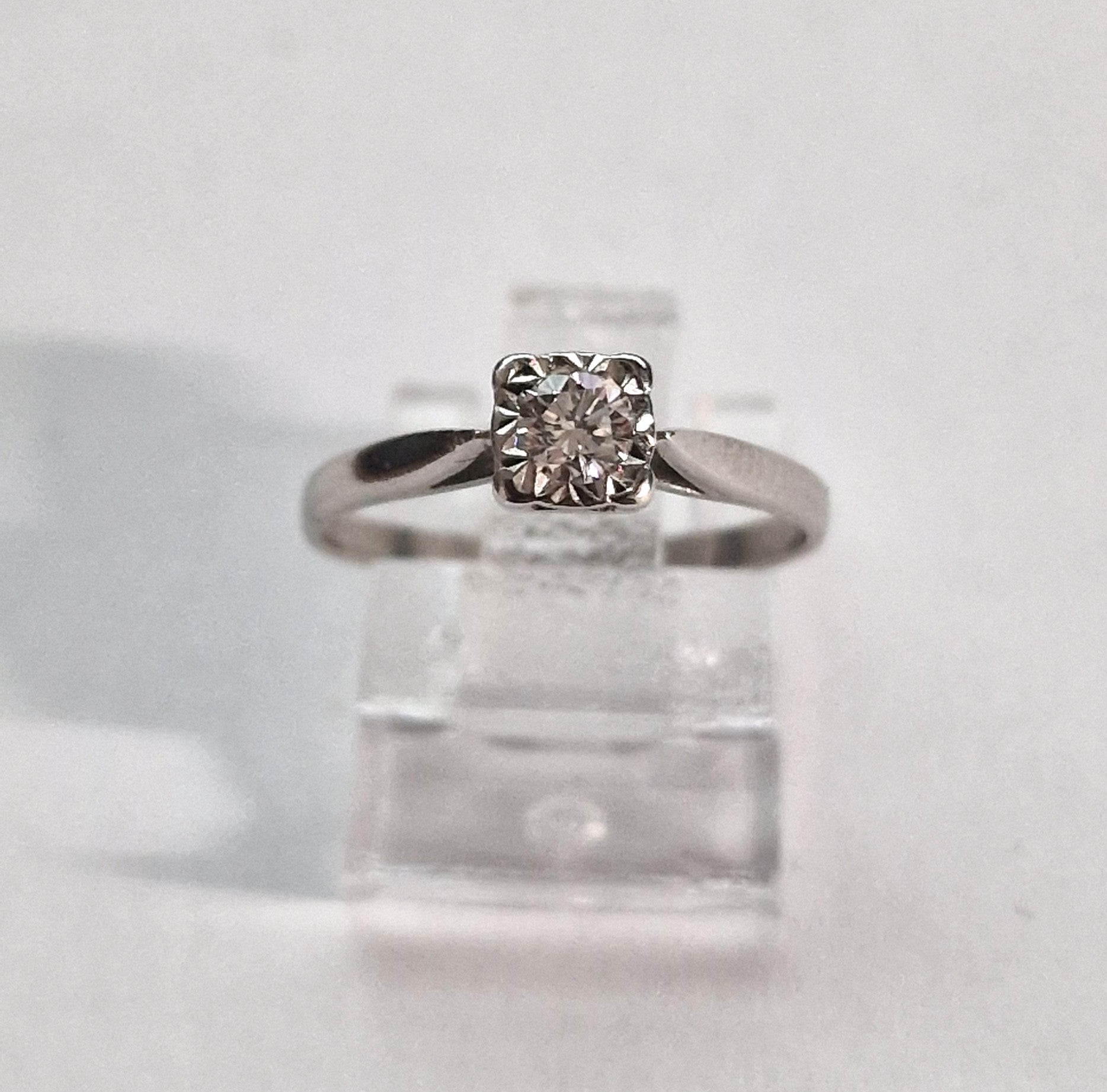 18ct White Gold 0.25ct Diamond Solitaire Ring Illusion Setting Pre-Loved