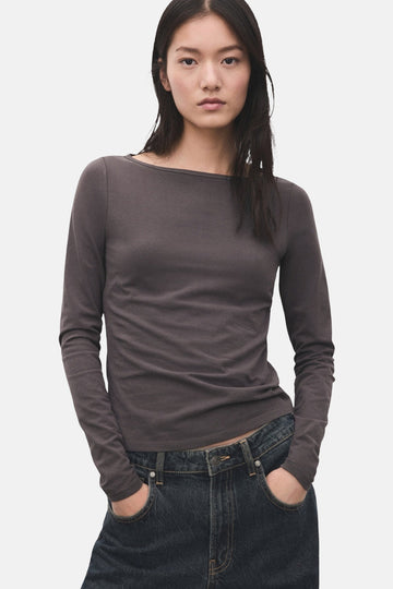 T-shirt gris à manches longues de MANGO, avec manches longues et un décolleté simple, dos.