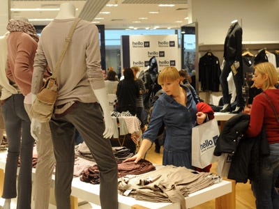 Gap Employee Discovers Hidden Camera in Unisex Dressing Room