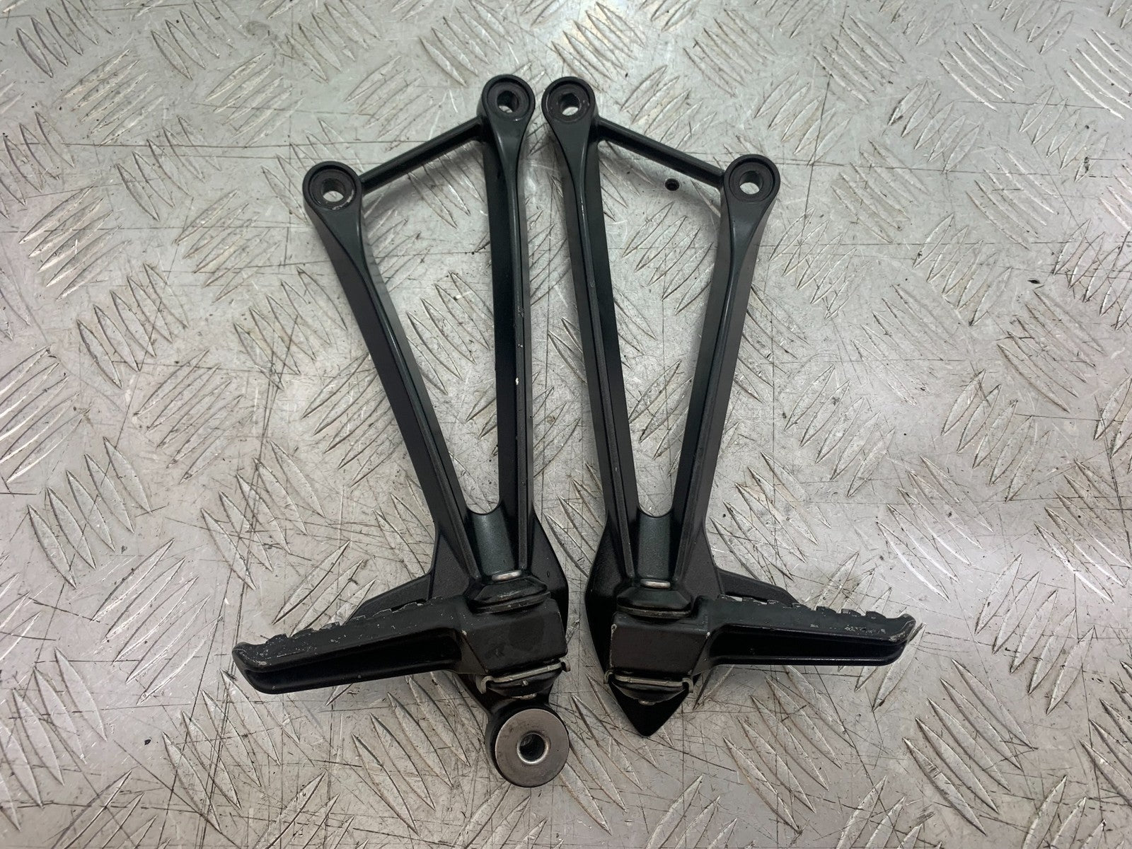 KAWASAKI ZX10R ZX10 R REAR HANGERS AND PEGS   2008-2010 (CMB1206)