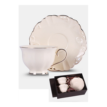 Krém-fehér dombor porcelán csésze aljjal arany peremmel 2 személyes díszdobozban Veroni Charlotte Csésze Veroni