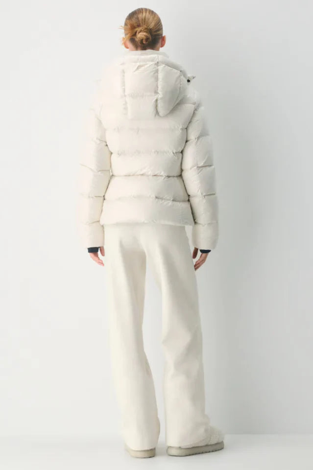 Aritzia The Supersnug Puff