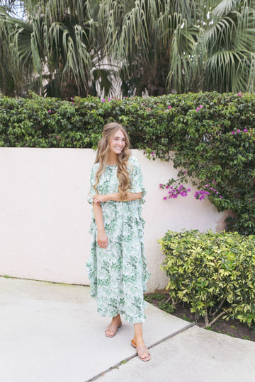 Striking a Stylish Pose: Modest Dresses for Your Summer Vacation