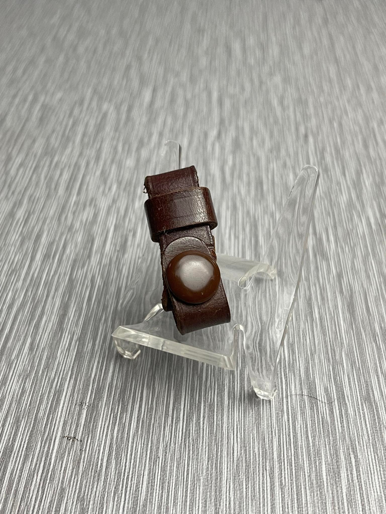 GERMAN WW2 SA BROWN LEATHER DAGGER HANGER W/ PAPER TAG