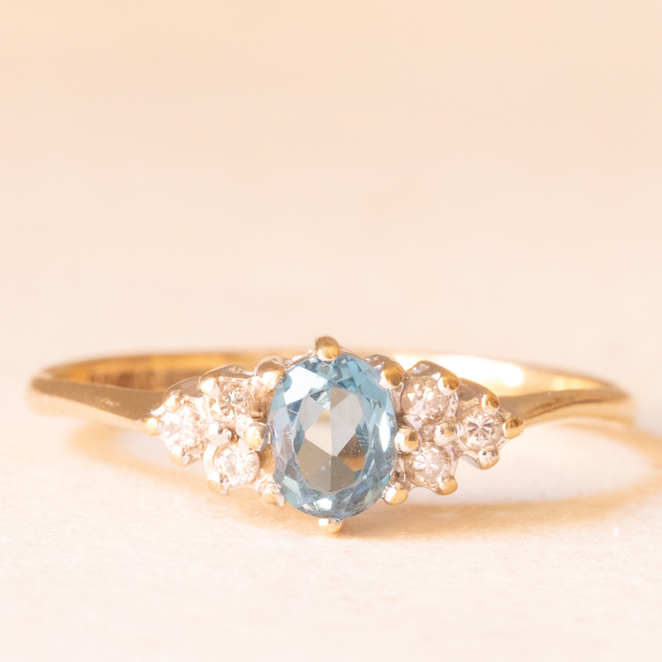 Vintage 9K yellow and white gold ring with blue topaz (0.40ct approx.) and brilliant cut diamonds (0.06ctw approx.), year 1988