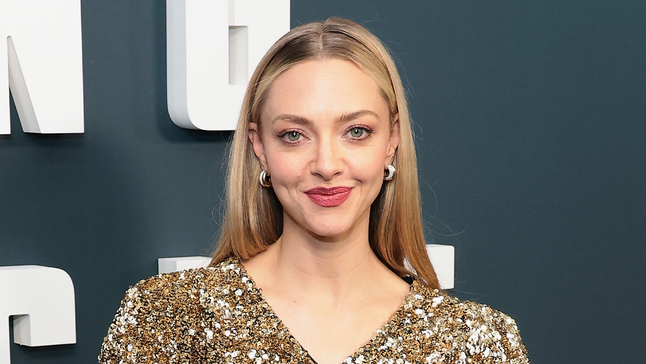 Amanda Seyfried Says 'Boobs Fell Out' of Dress in Front of Glen Powell