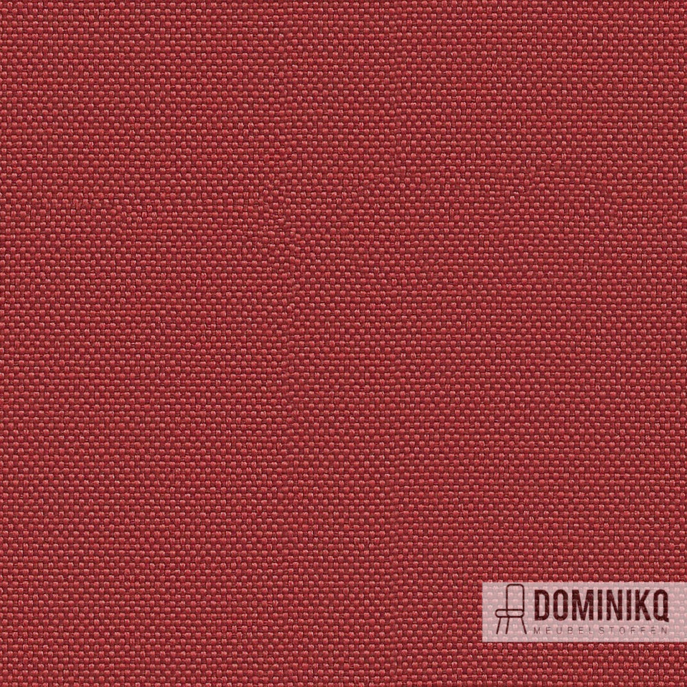 Rode stoffering uit de Camira Fabrics Quest collectie, model QUE23 Cockle, gemaakt van gerecycled zeewaterplastic.