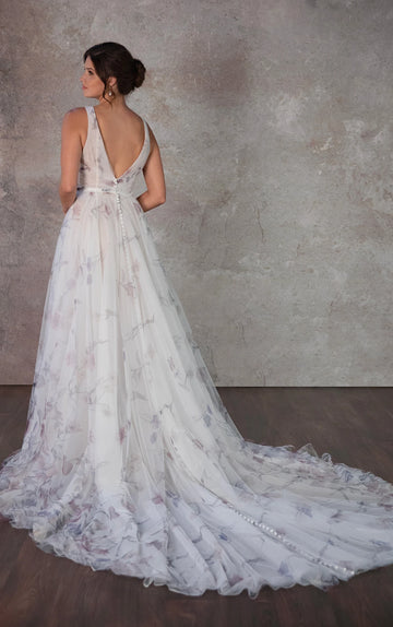 Purple Wedding Dress With Flowers Lace Appliques Lilac Tulle Long Train Wedding Dress, White