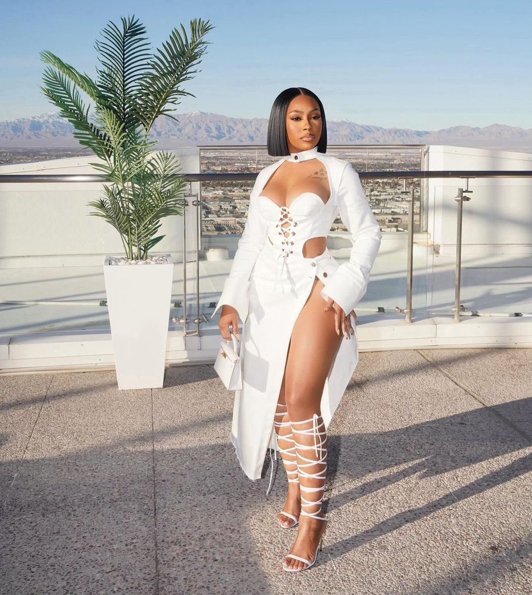 Gospel Singer Erica Campbell White Outfit Erica Campbell Eating The Gospel Girls Up ?