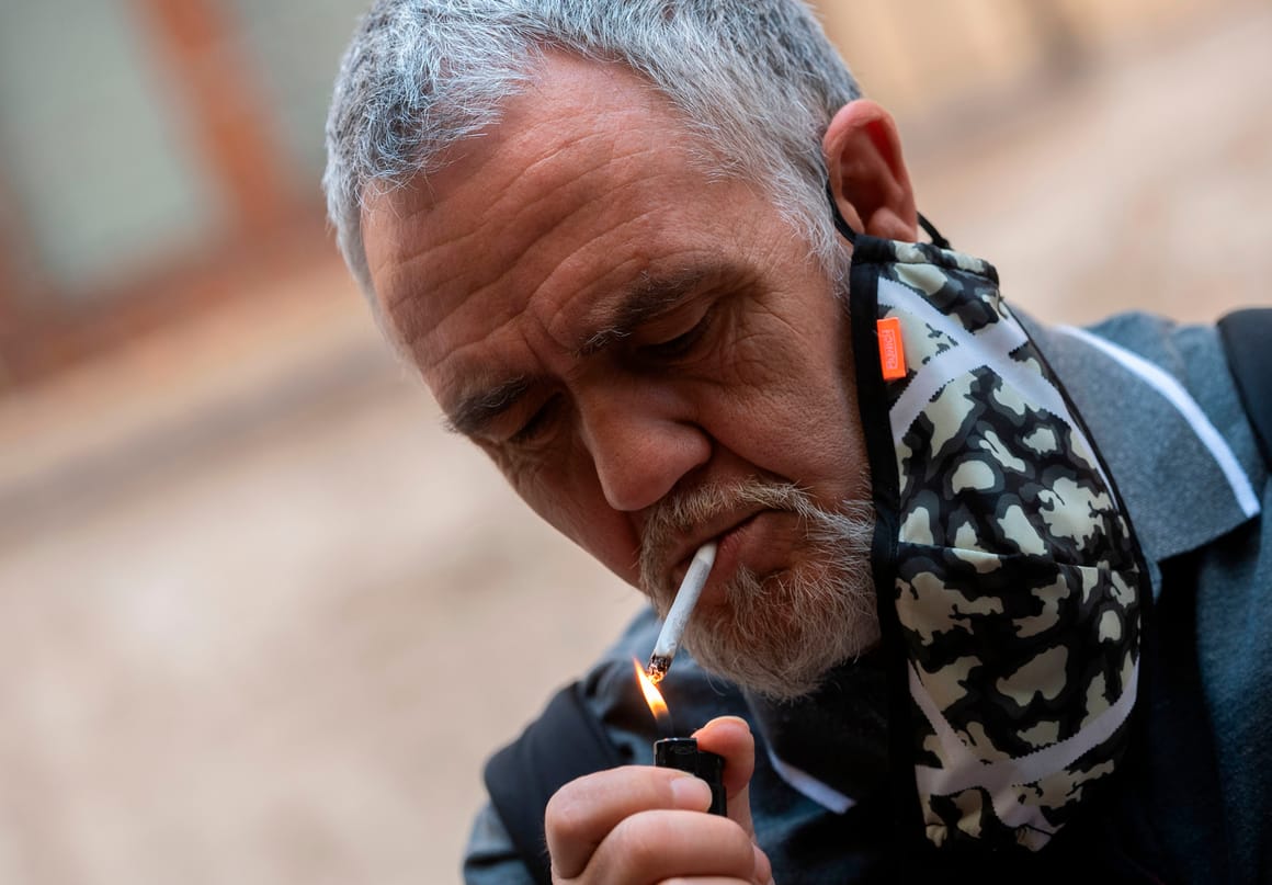 Spanish judge overturns smoking ban meant to curb coronavirus – POLITICO