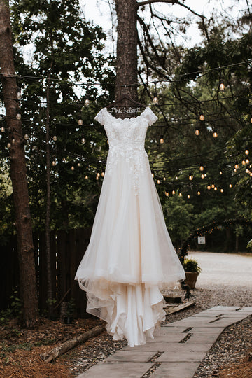 5 Autumn Wedding Dresses You'll ~Fall~ In Love With