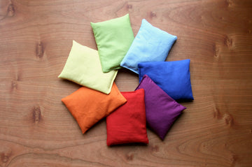 7 Reissäckchen in RegenbogenFarben  Set / Waldorf / Sandsäckchen