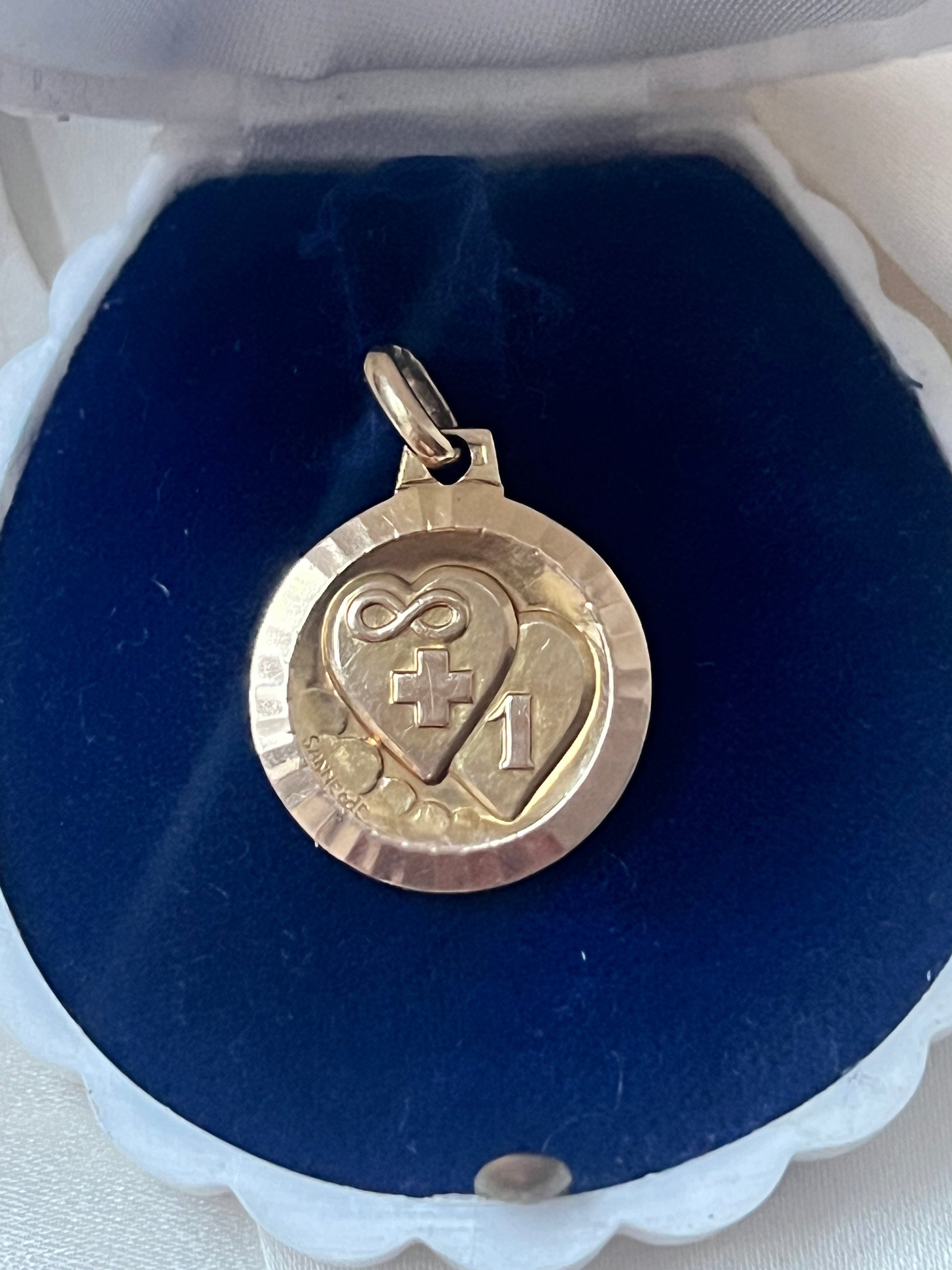 Vintage French 18k gold  "Je t'aimerai toujours plus un jour" love token