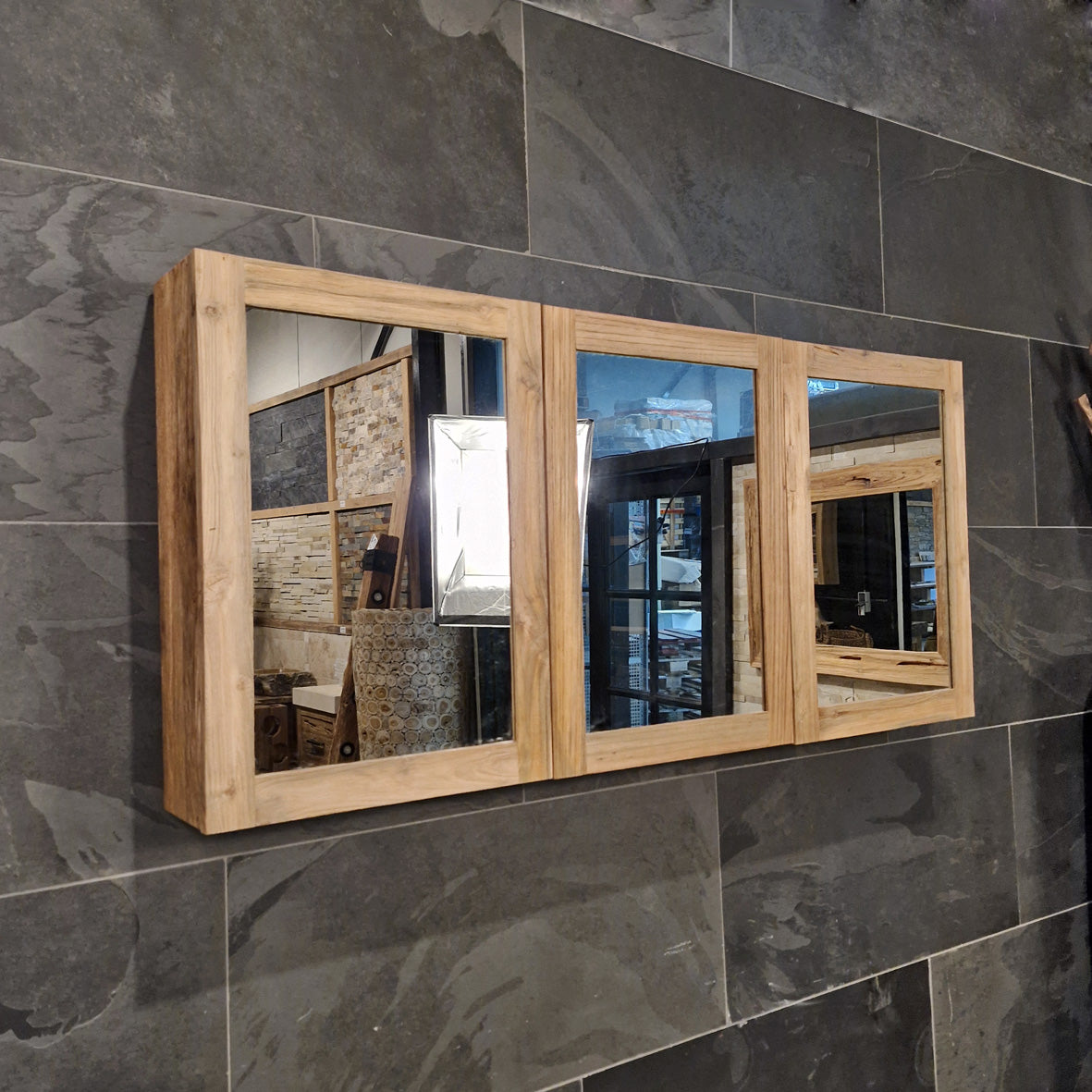 Spiegelschrank für Badgestaltung aus recyceltem Teakholz, 150 cm breit, mit Spiegel und Stauraum, von MALAYA.
