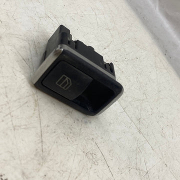 Mercedes Vito W639 Arka Cam Kontrol Düğmesi A6398201110 En Uygun Oto Parça