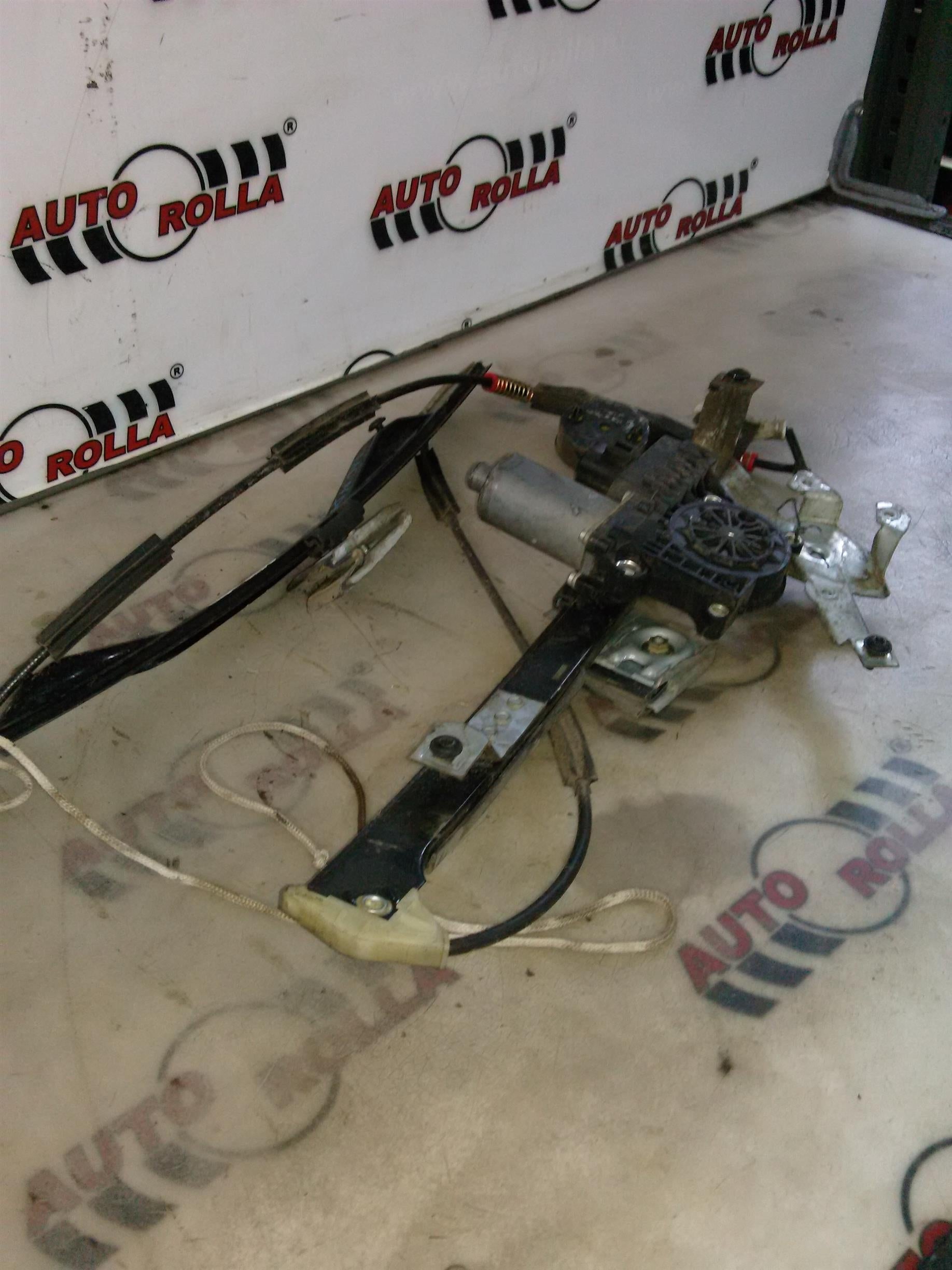 macara electrica usa stanga fata Ford Mondeo 2 (1996–2000)