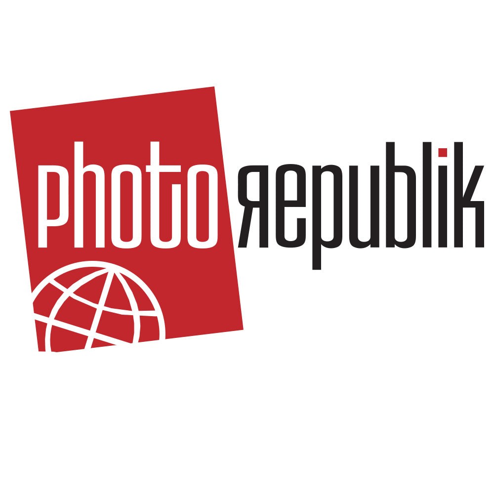 PhotoRepublik 48x72 inch silver and white photography reflector for versatile lighting effects