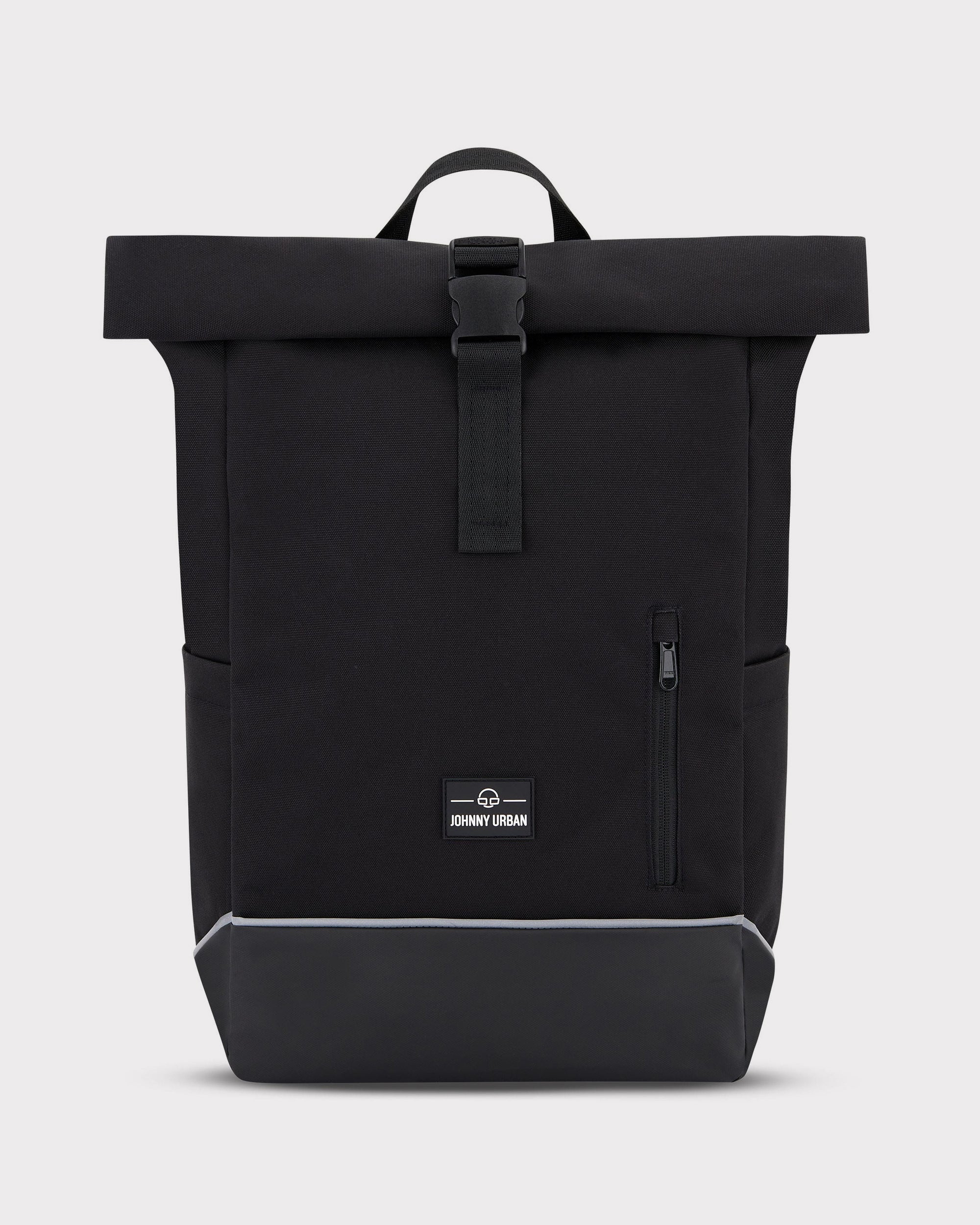 Schwarzer Rolltop-Rucksack 'Robin Medium' von Johnny Urban mit Frontreißverschluss und verstärktem Boden