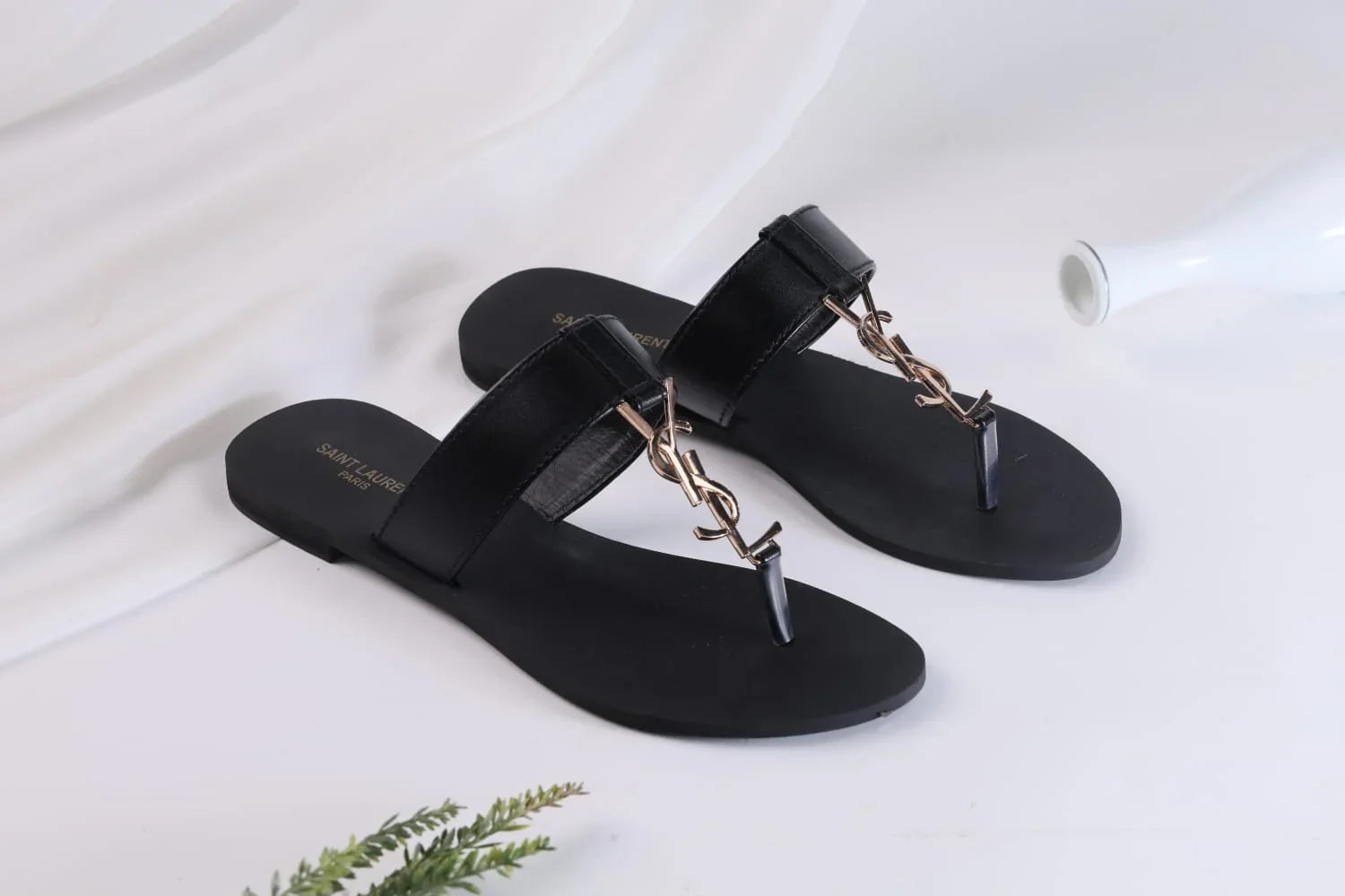SAINT LAURENT CASSANDRA SLIPPER - BLACK