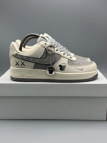 Air Force 1 estilo KAWS