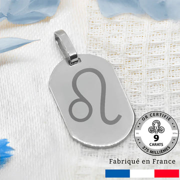 Médaillon tonneau en or gris 9 carats avec symbole du signe astrologique Lion, fabriqué en France.