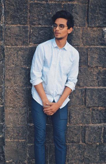 What Color Shirt Goes with Navy Blue Pants?