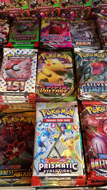 How many cards are in a Pokémon Booster Pack?