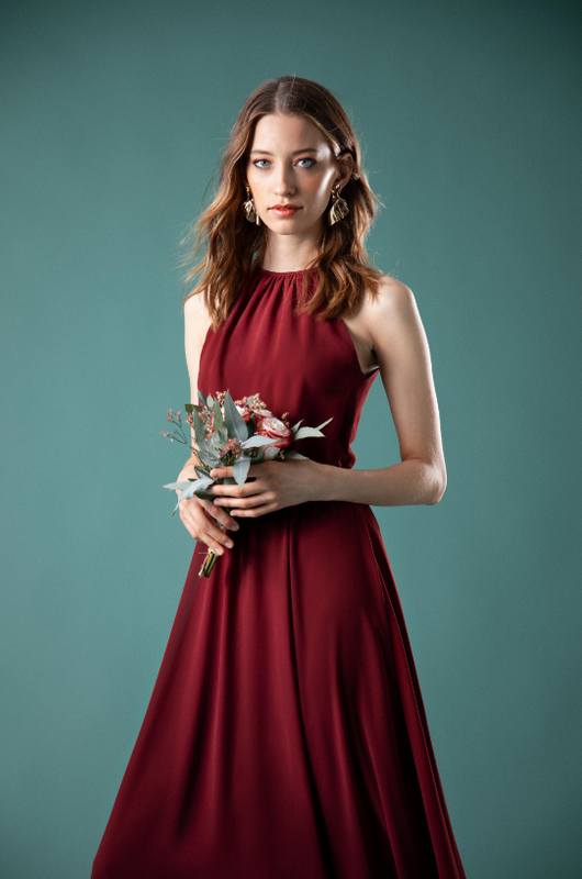 Choose the Right Dress Neckline for your Body Type