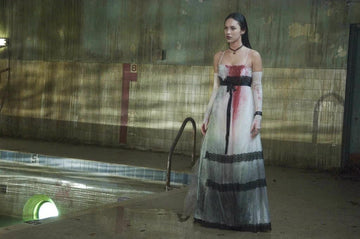 jennifers body prom dress serving the prom photos Jen & Needy deserved in the movie 👯‍♀️ Jennifer's Body Jennifer Check cosplay by me @torieaesth Needy Lesnicki by @lyolichen edit: @torieaesth/@lyolichen ph: @rmegusta_photo