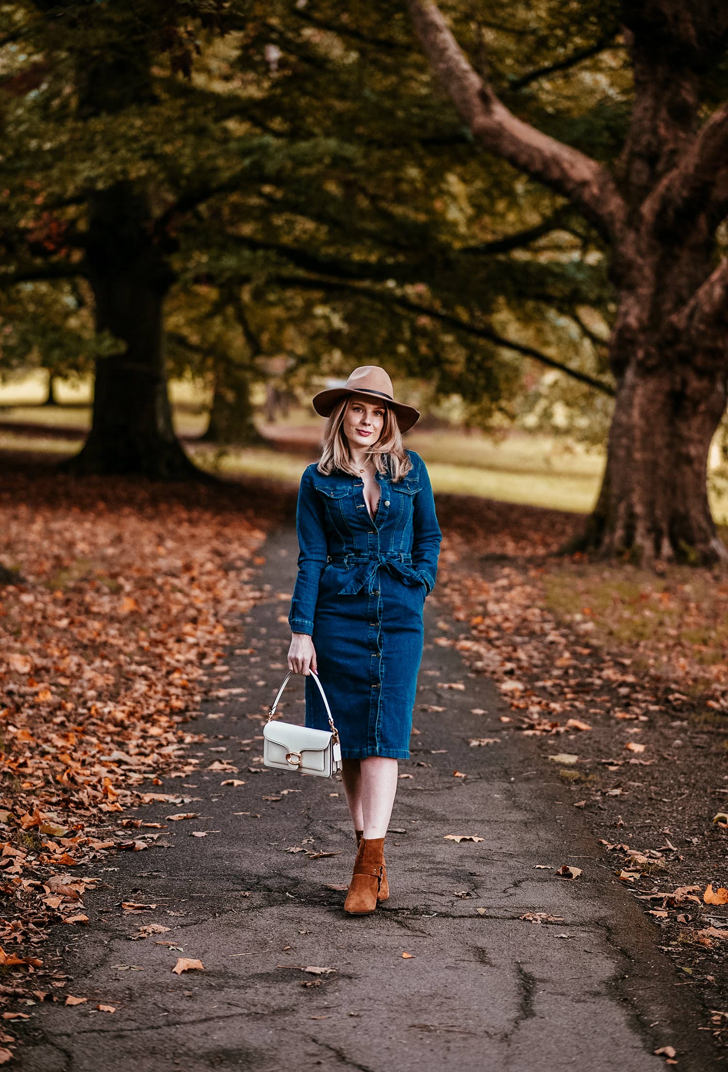 How To Wear A Denim Dress For Autumn – THE JEANS BLOG