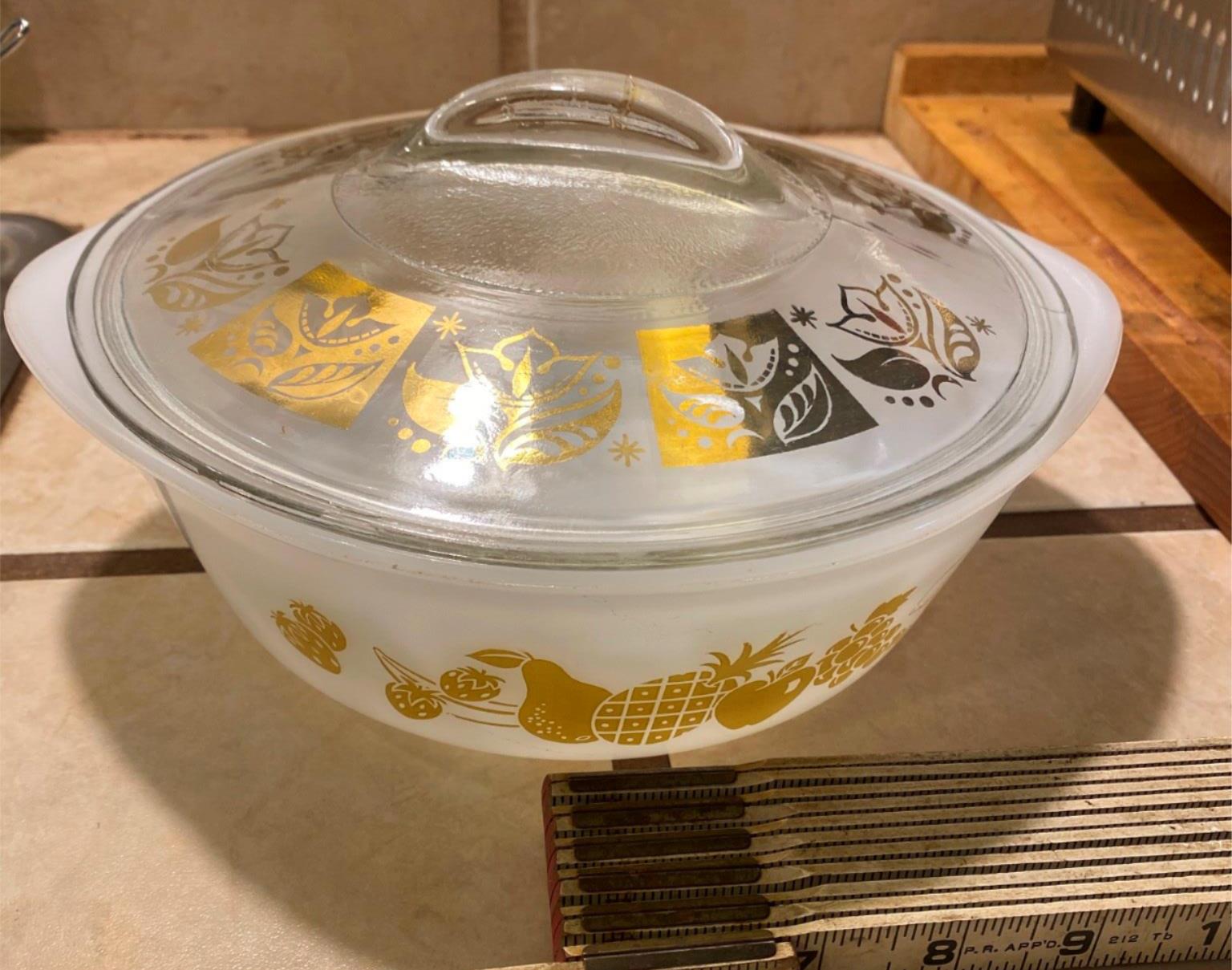Vtg Glasbake Casserole 2 Quart Round Gold Daisy Milk Glass Cooking Wear Lid!