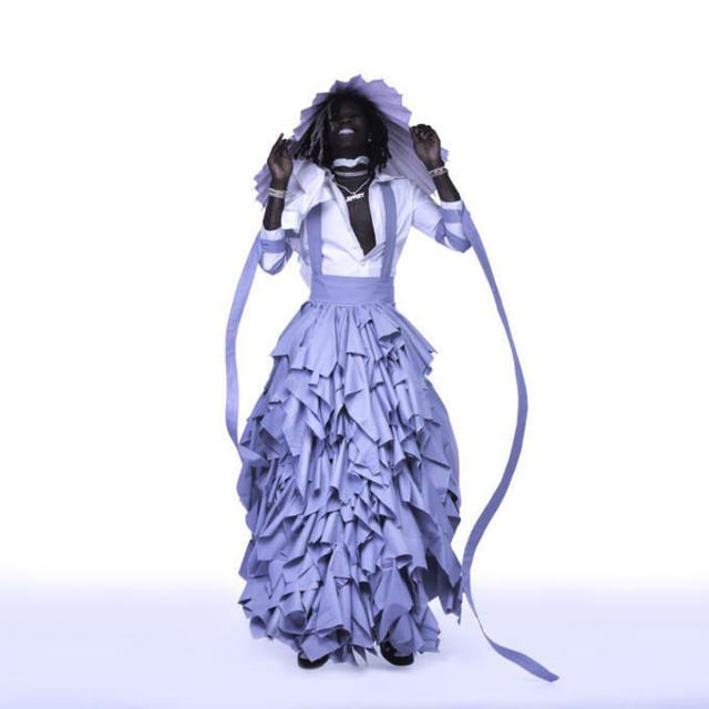Is there a lore reason why Young Thug is wearing a dress? Is he stupid? : r/ YoungThug