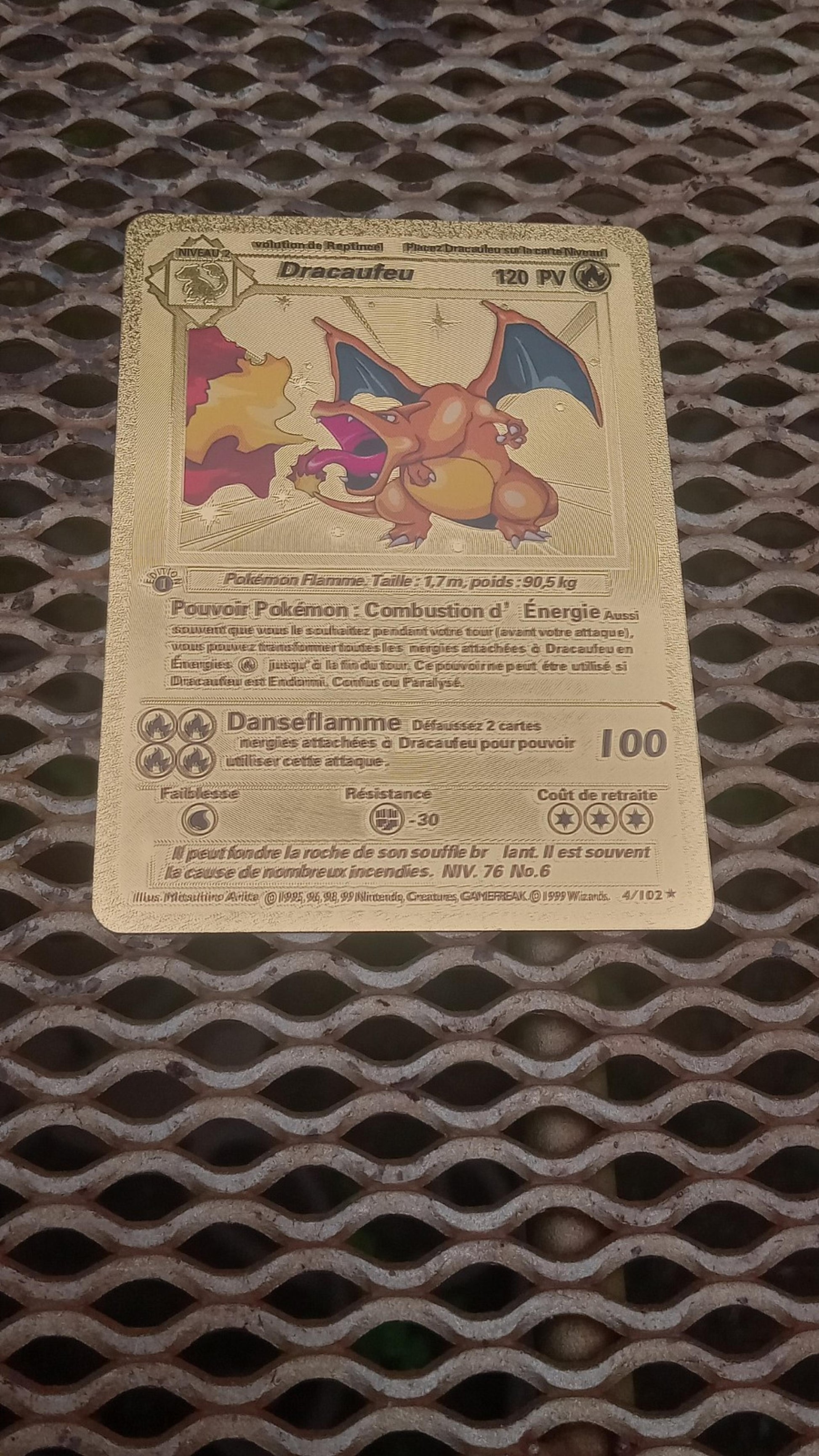 Pokemon dracaufeu charizard french gold fan