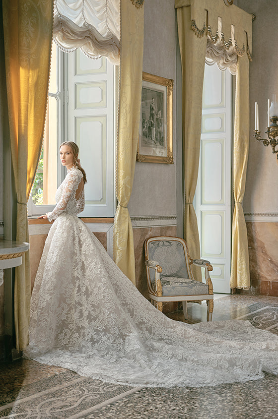 Iconic Designs Bridal Lookbook – Monique Lhuillier