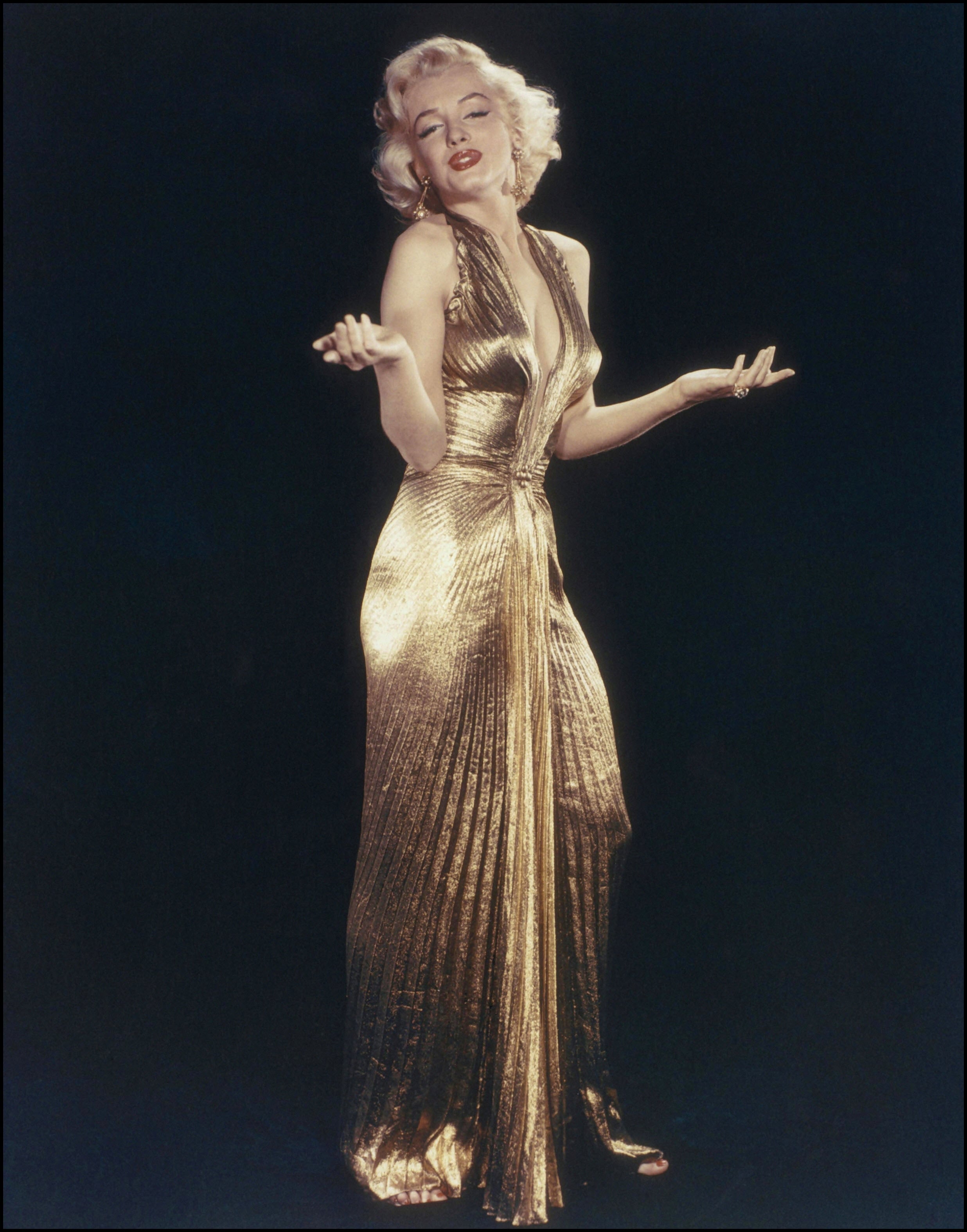 Marilyn Monroe as “Lorelei Lee” wearing gold gown by costume designer William Travilla, 1953 : r/OldSchoolCool