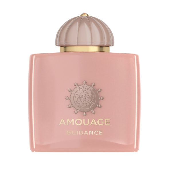 Amouage - Odyssey Collection - Guidance Flakon in zartem Rosa mit goldfarbenem Emblem und gewölbtem Verschluss vor weißem Hintergrund