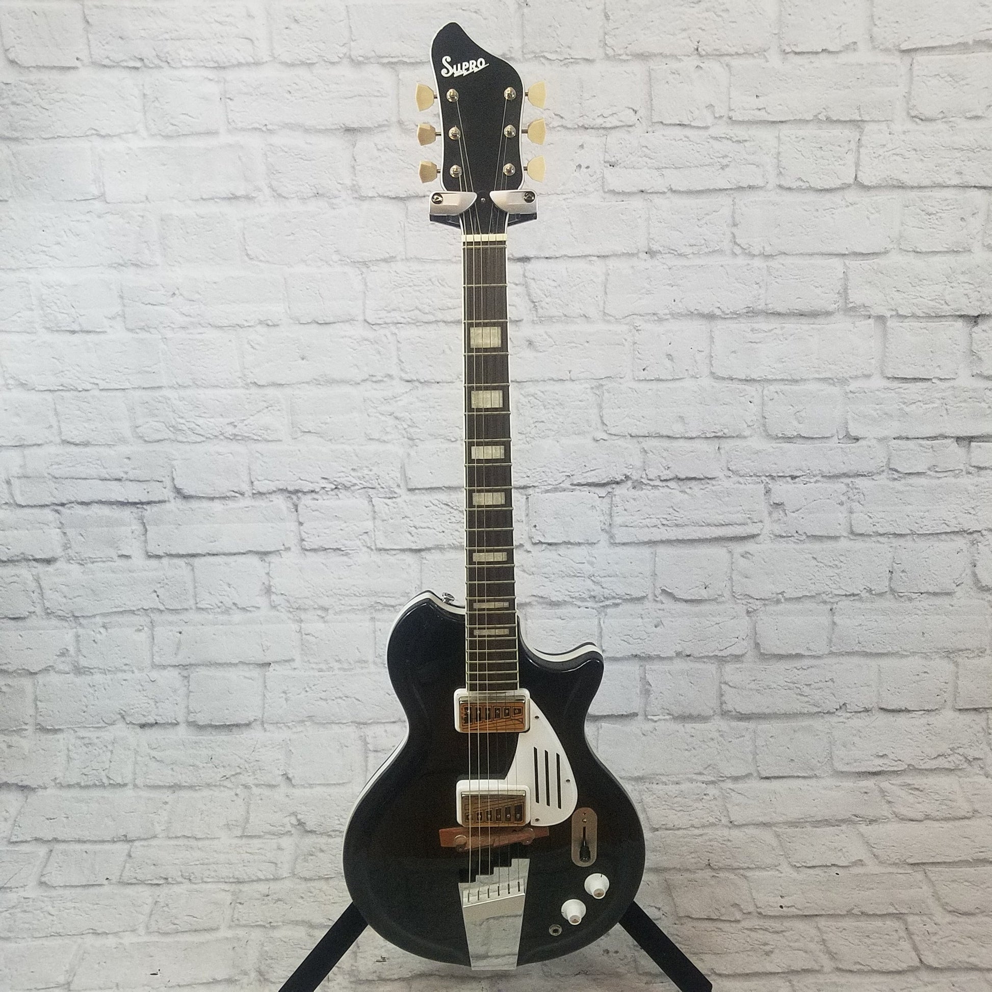 Supro 1575JB Black Holiday Dual Pickup Americana Series