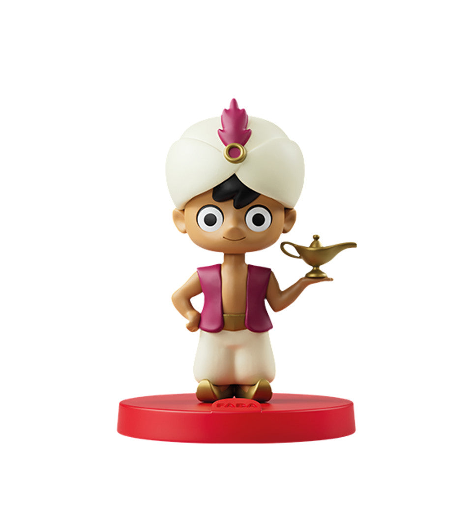 Figura di Aladino con turbante e lampada magica su base rossa, ispirata alla fiaba "Aladino e un'altra storia"