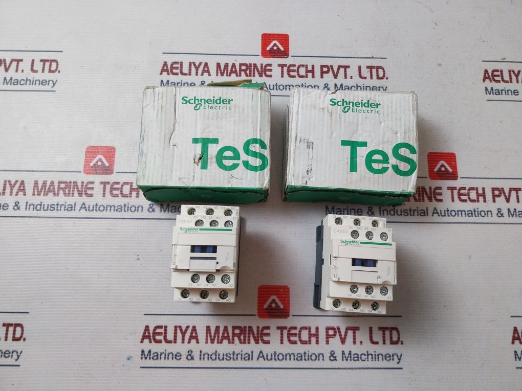 Schneider Electric Cad50P7 Control Relay 230V 50/60Hz