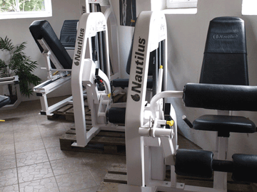 Nautilus Nitro Serie, Kraftgerätepark, 13 Fitnessstudio Geräte, Weiß, gebraucht