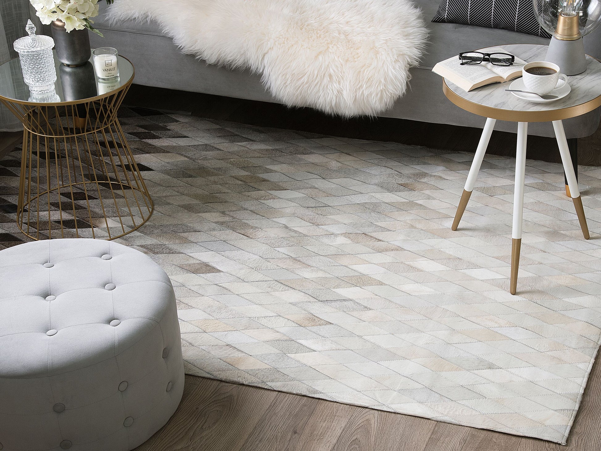 Teppich Kuhfell weiss / grau 140 x 200 cm Patchwork Kurzflor MALDAN