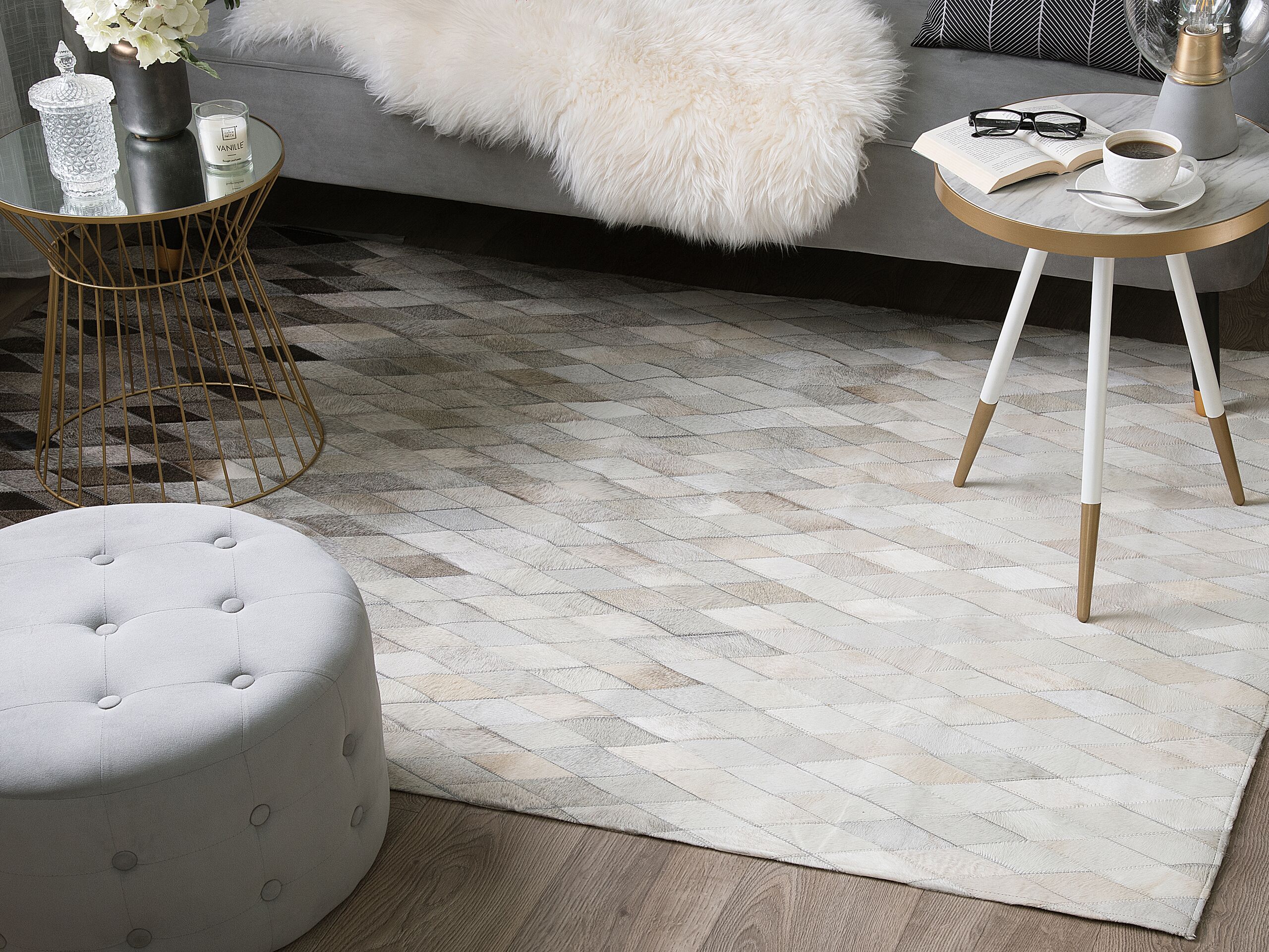 Teppich Kuhfell weiss / grau 140 x 200 cm Patchwork Kurzflor MALDAN