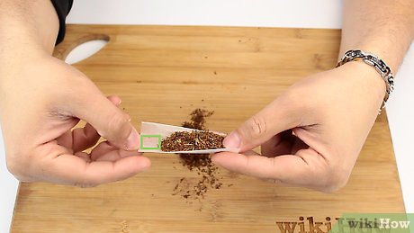 How to Roll a Cigarette (with Pictures)